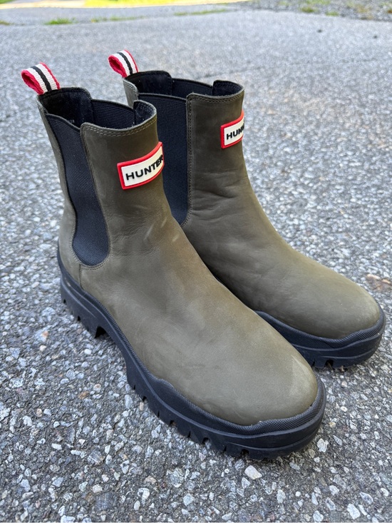 Hunter Shoes - Hunter Women’s Olive Chelsea Lug Boots Size 8
